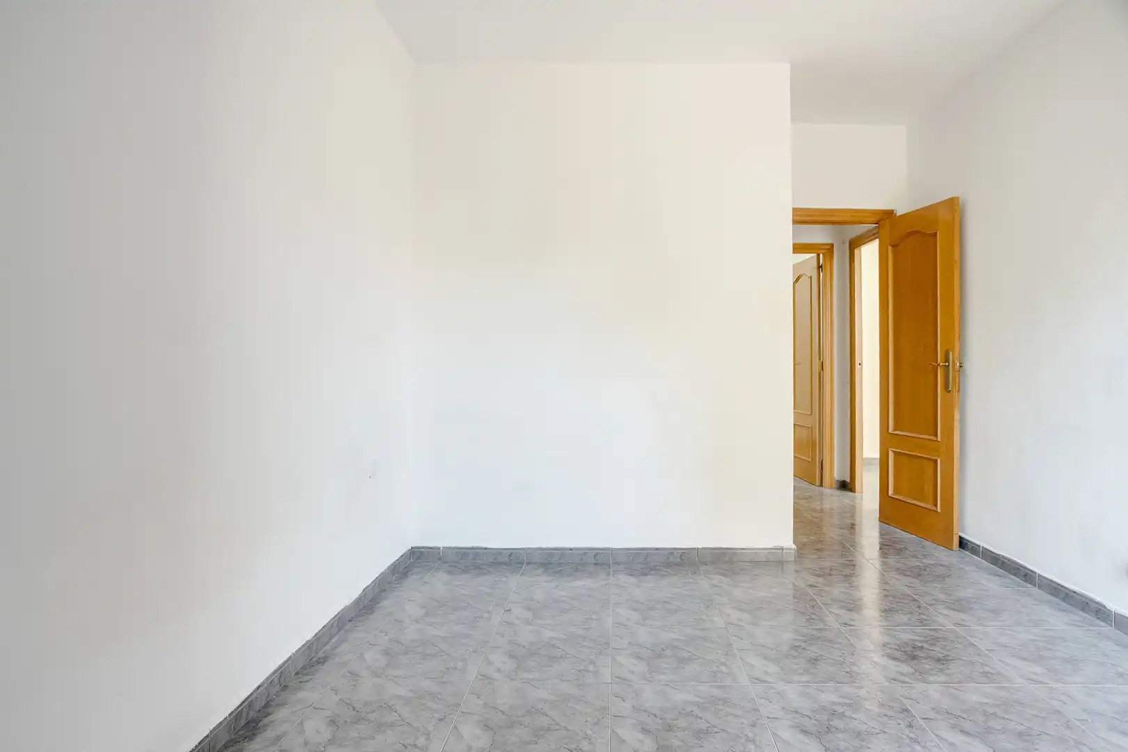 Wohnung zum Verkauf in Barcelona mit Heizung, Balkon und Alarm