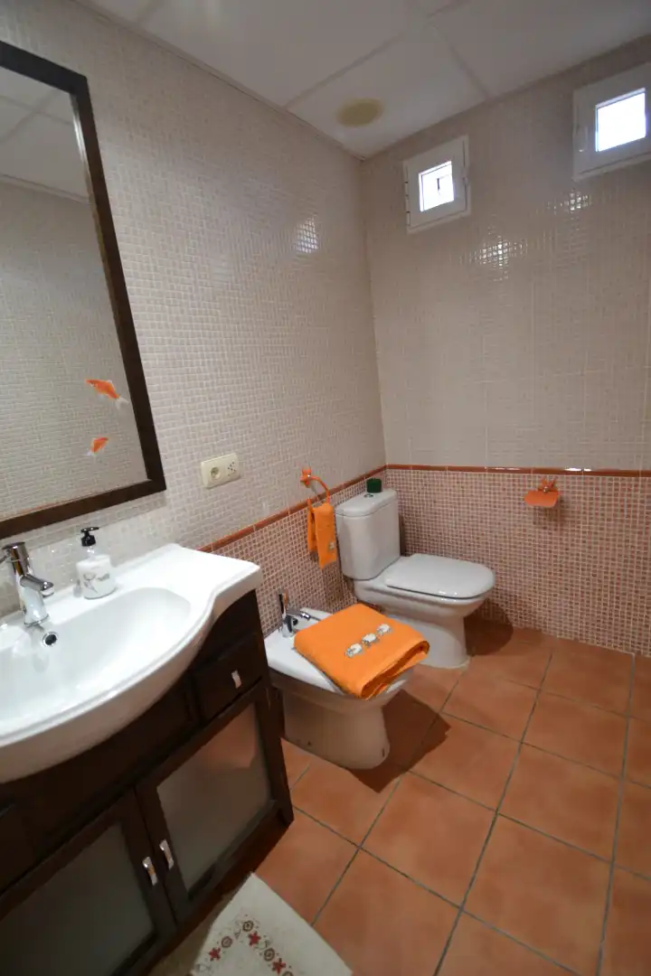 Bany de Casa o xalet en venda en Plasencia amb Aire condicionat, Calefacció i Jardí privat