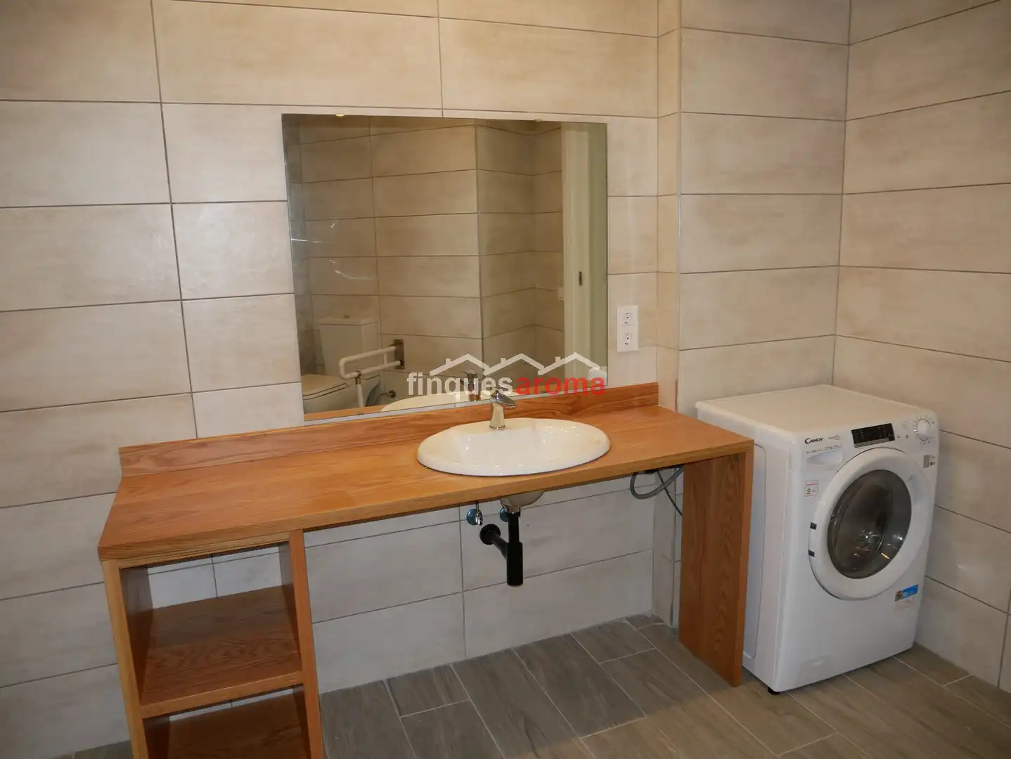 Baño de Piso en venta en Valls con Calefacción, Horno y Lavadora