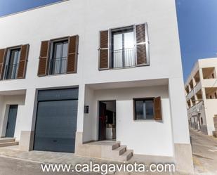Vista exterior de Casa adosada en venda en Ses Salines amb Calefacció, Terrassa i Piscina