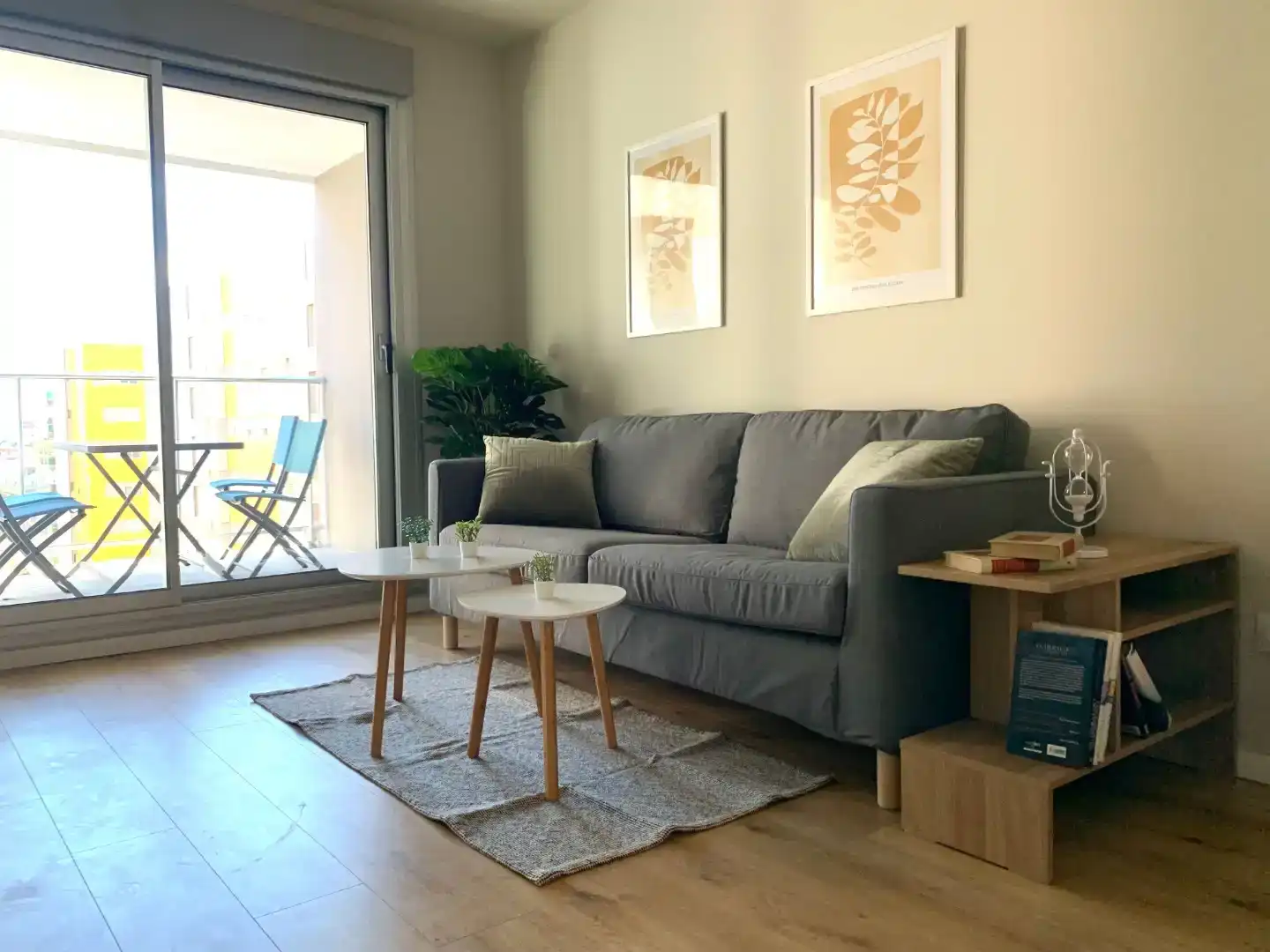 Living room of Flat for rent in Las Palmas de Gran Canaria  with Parquet flooring, Swimming Pool and Furnished