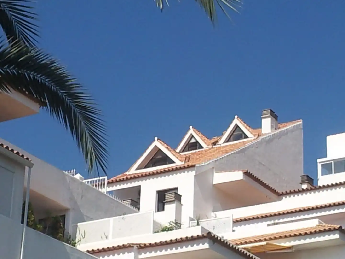 Außenansicht von Maisonette zur Miete in Estepona mit Klimaanlage, Terrasse und Schwimmbad
