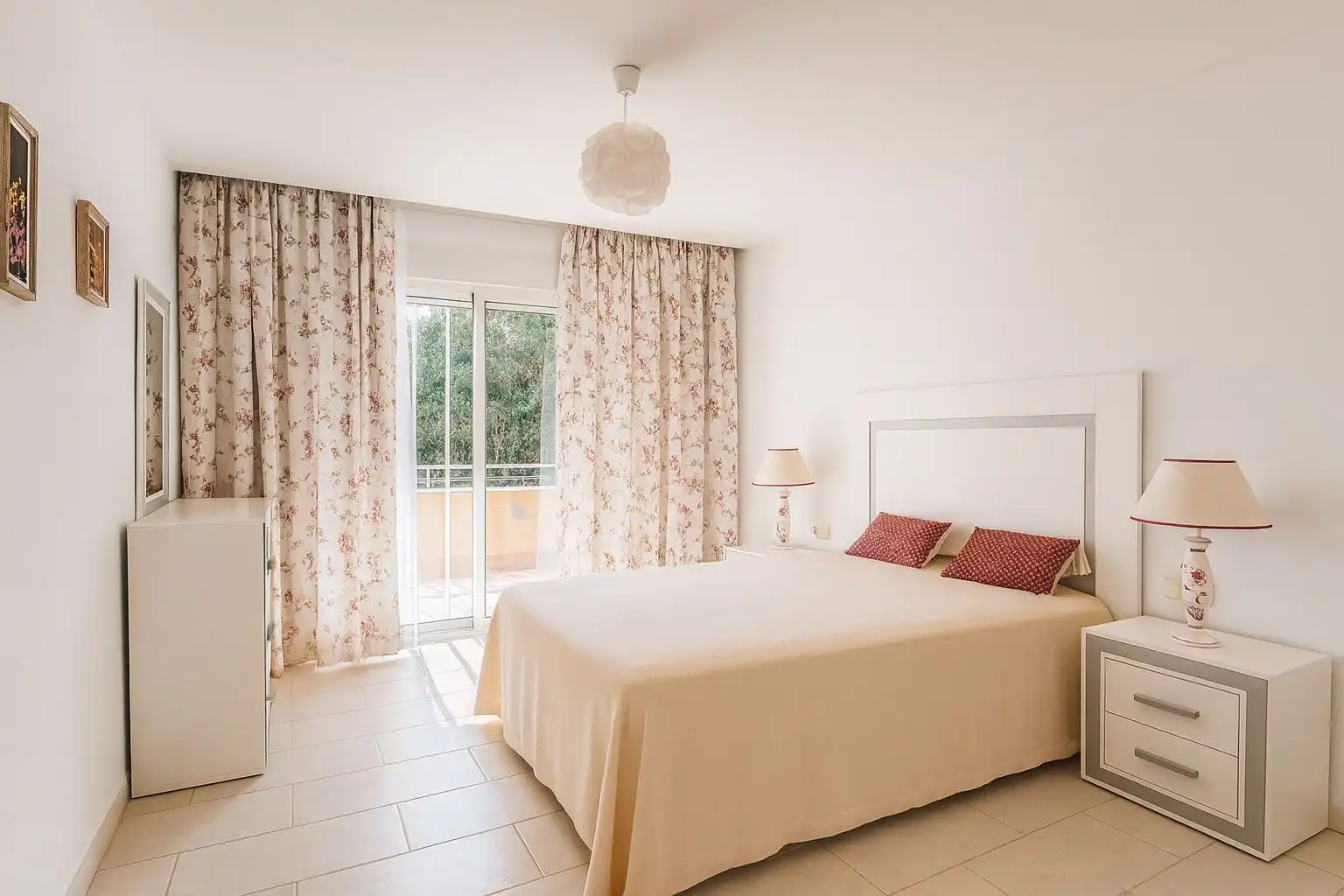 Bedroom of Flat for sale in Benahavís  with Air Conditioner, Private garden and Terrace