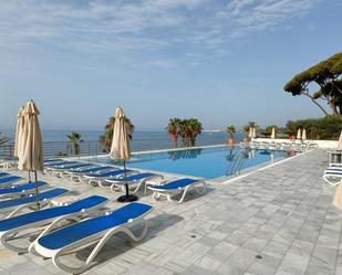 Swimming pool of Flat for sale in Marbella  with Air Conditioner, Terrace and Balcony