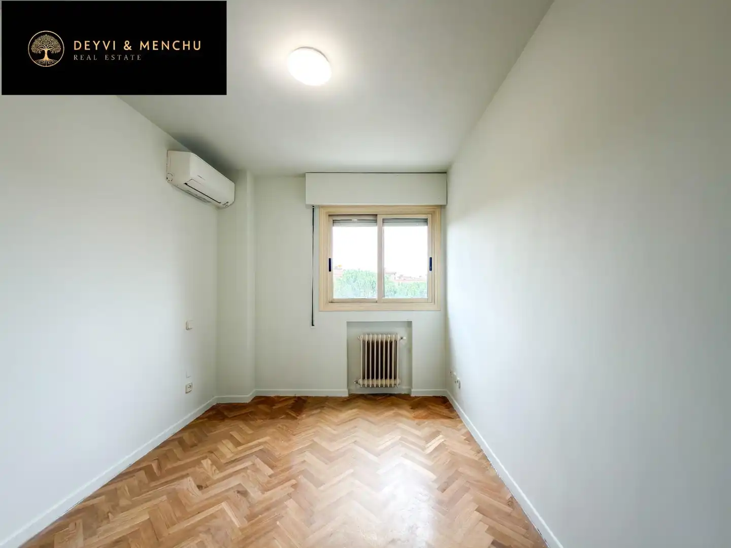 Habitación de Ático de alquiler en Pozuelo de Alarcón con Aire acondicionado, Jardín privado y Parquet