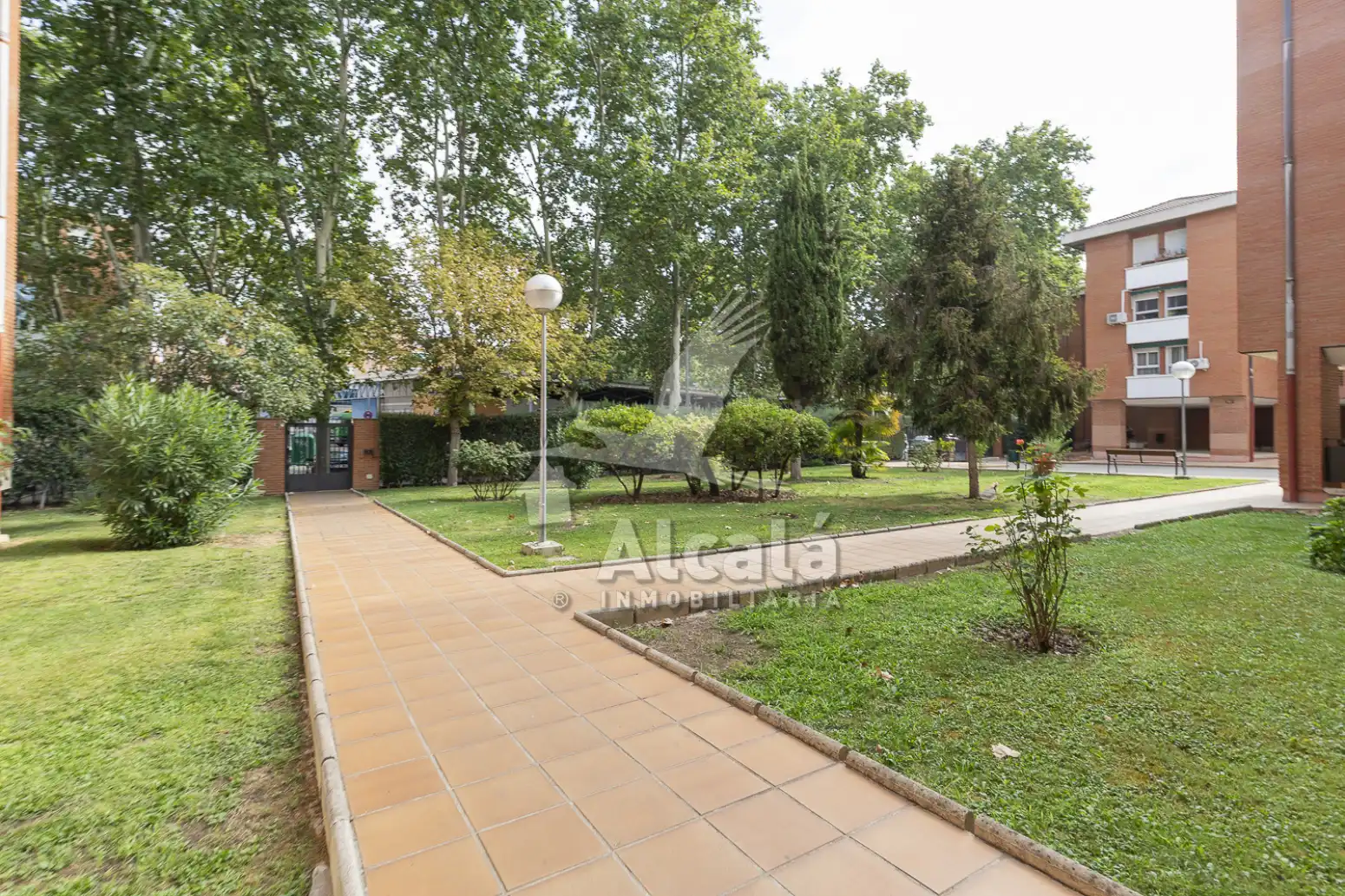 Jardí de Pis en venda en Alcalá de Henares amb Aire condicionat, Calefacció i Moblat