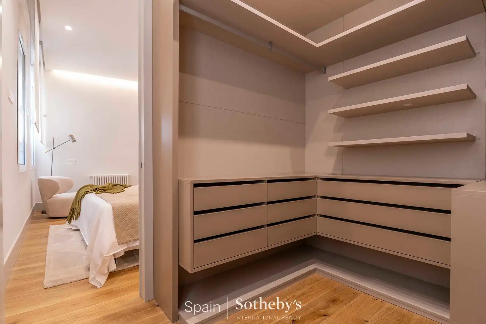 Bedroom of Apartments for sale in Madrid  with Air Conditioner and Heating