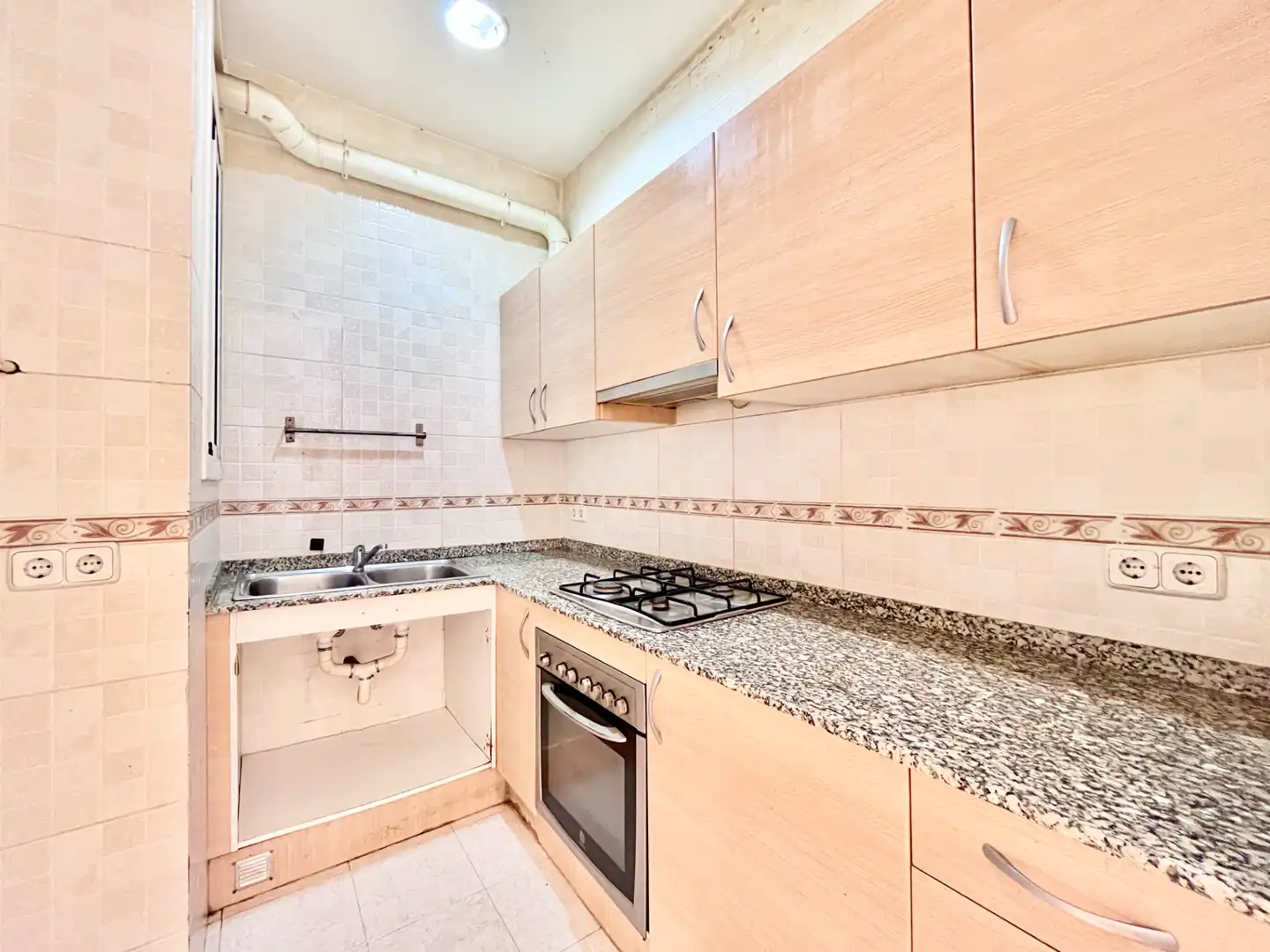 Kitchen of Flat for sale in Barcelona  with Parquet flooring, Oven and Balcony