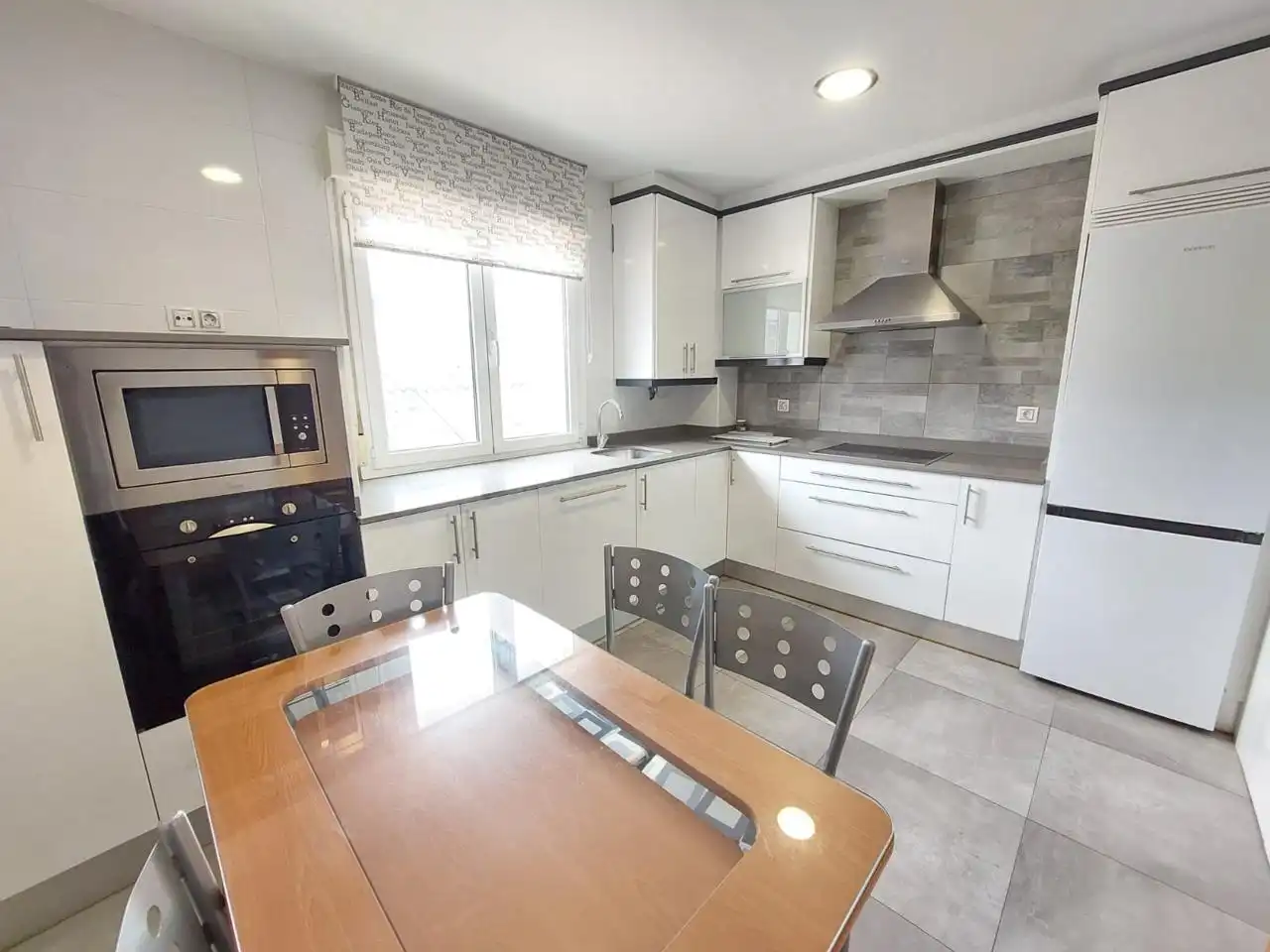 Cocina de Piso de alquiler en Gijón  con Calefacción y Amueblado