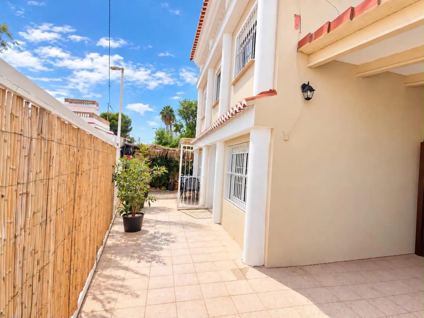 Vista exterior de Casa o chalet en venta en Grau de Gandia - Venecia - Marenys de Rafalcaid