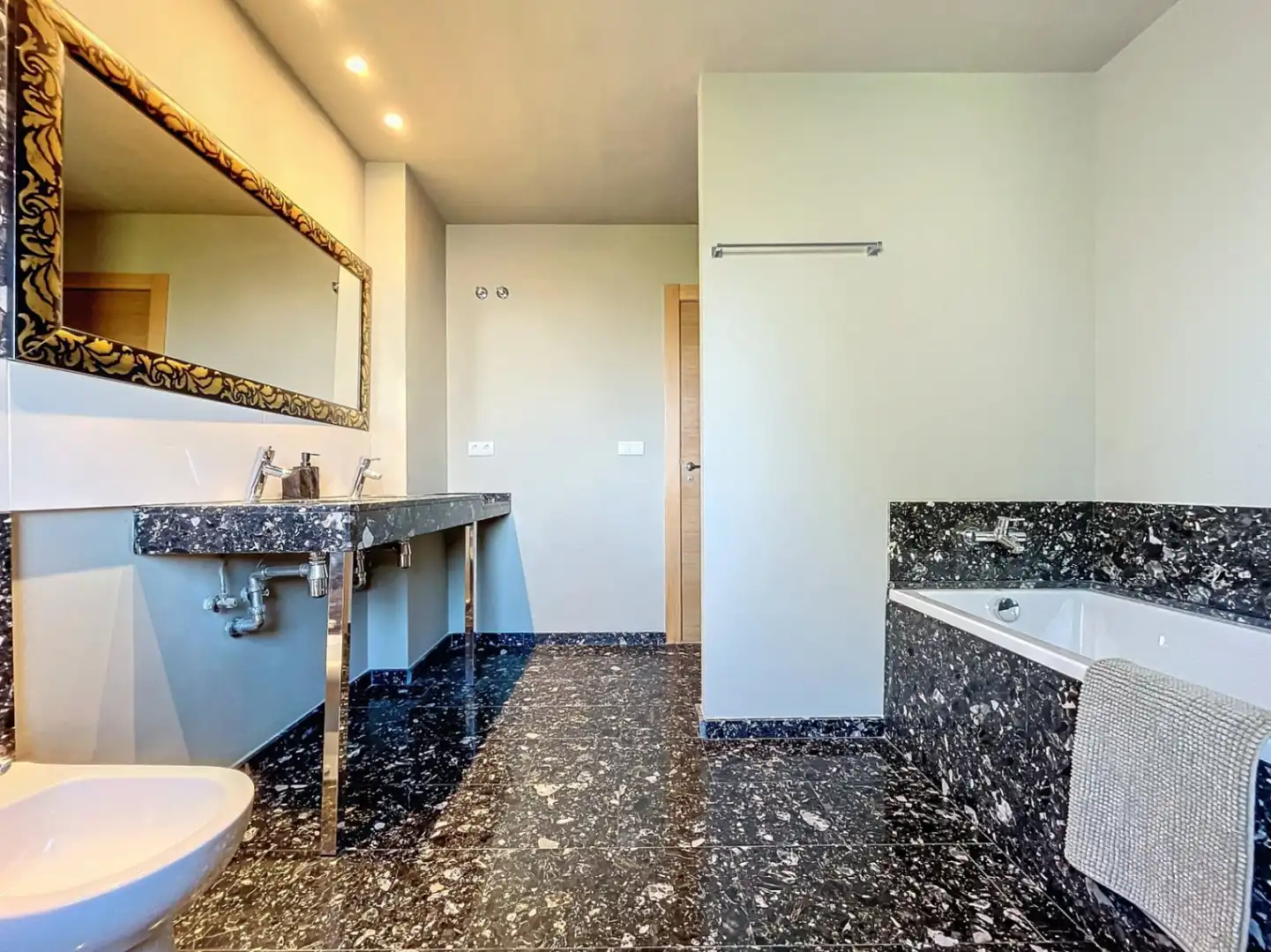 Bathroom of Houses for sale in L'Alfàs del Pi  with Air Conditioner, Heating and Private garden