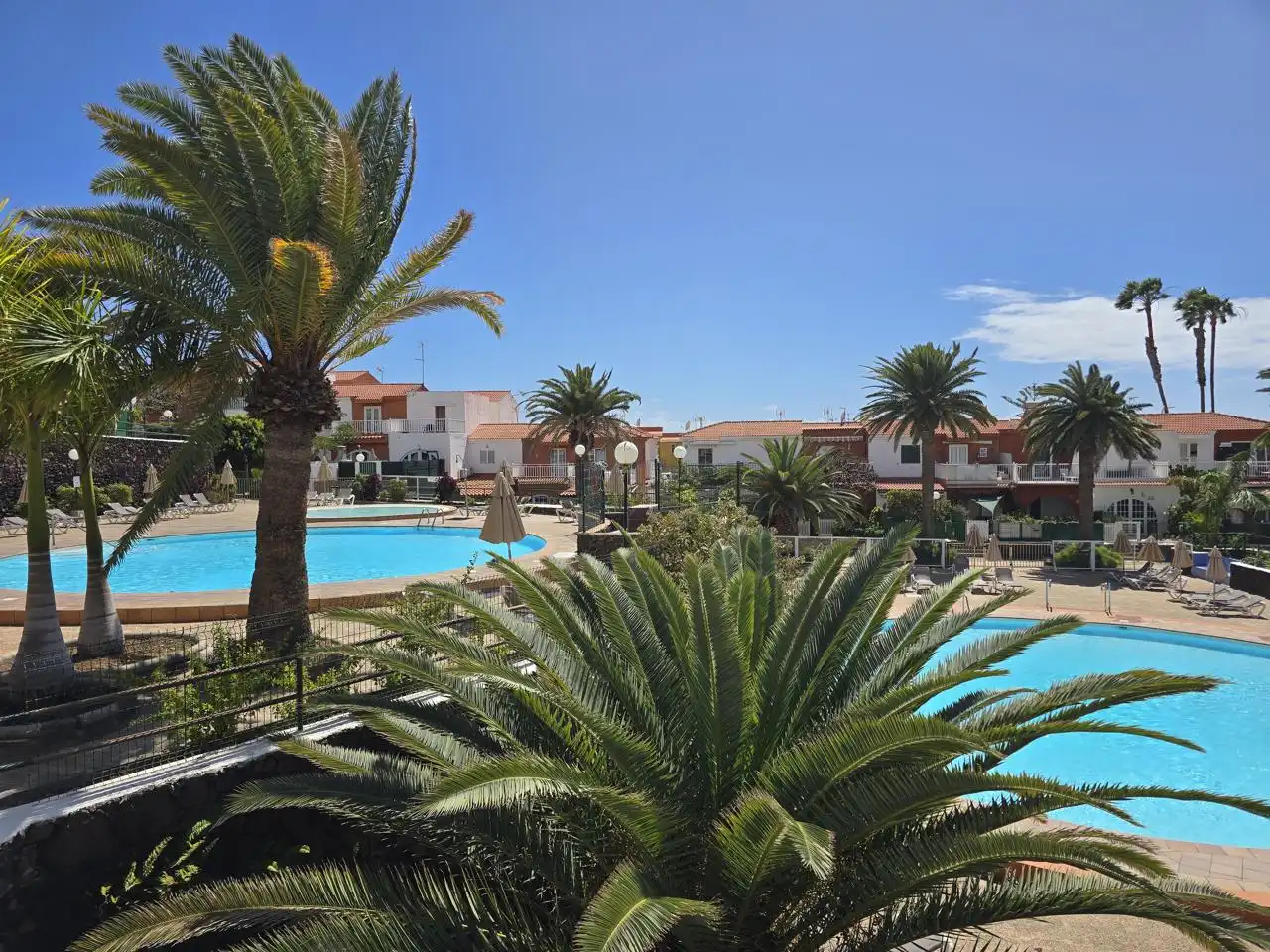 Vista exterior de Dúplex de alquiler en San Bartolomé de Tirajana con Terraza, Amueblado y Piscina comunitaria