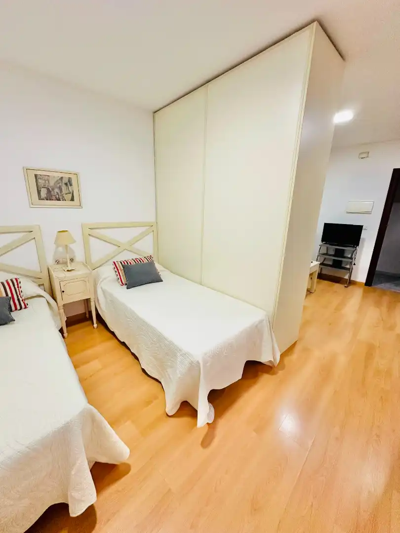 Bedroom of Study for rent in Granada  with Air Conditioner, Heating and Parquet flooring