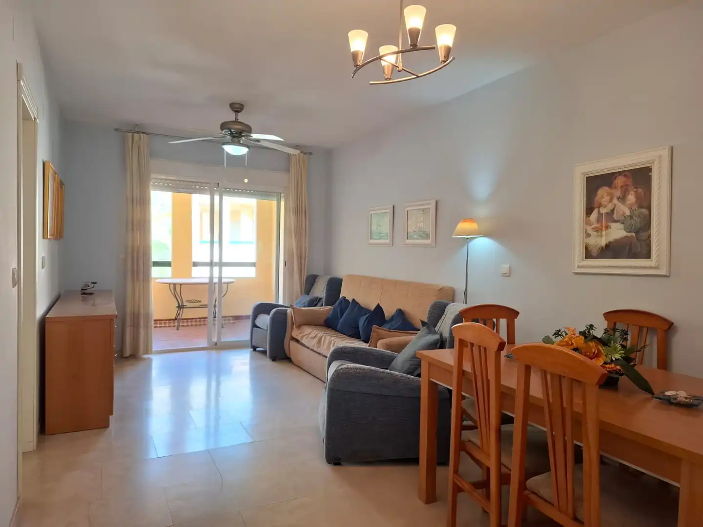 Sala de estar de Piso en venta en Torrenueva Costa con Terraza, Trastero y Amueblado