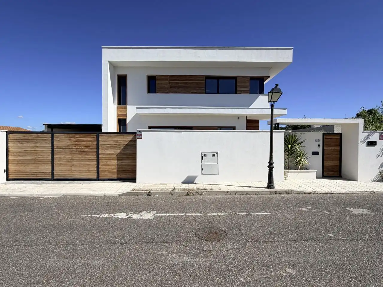 Vista exterior de Casa o chalet en venta en El Viso de San Juan con Aire acondicionado, Calefacción y Jardín privado