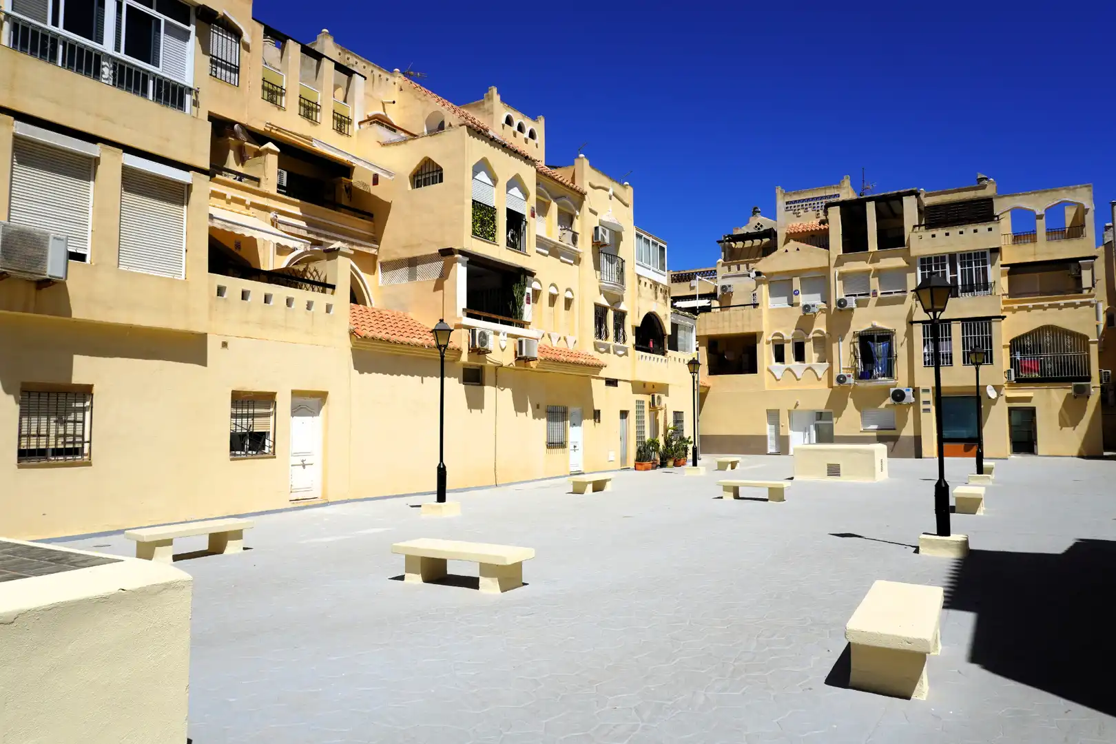 Vista exterior de Àtic en venda en Roquetas de Mar amb Terrassa, Moblat i Piscina comunitària