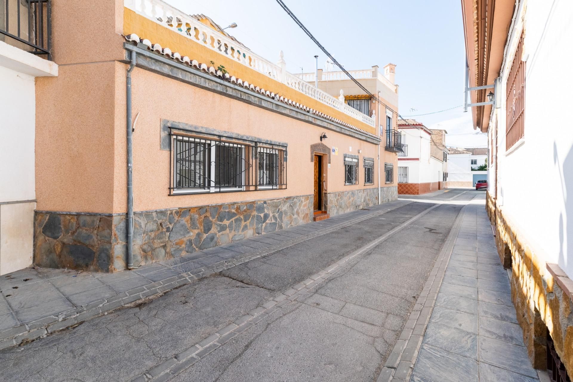 Vista exterior de Casa adosada en venta en Santa Fe con Aire acondicionado, Calefacción y Terraza