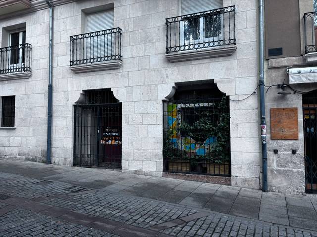 Local comercial en Venta en Calle de Fernán González en Casco Antiguo
