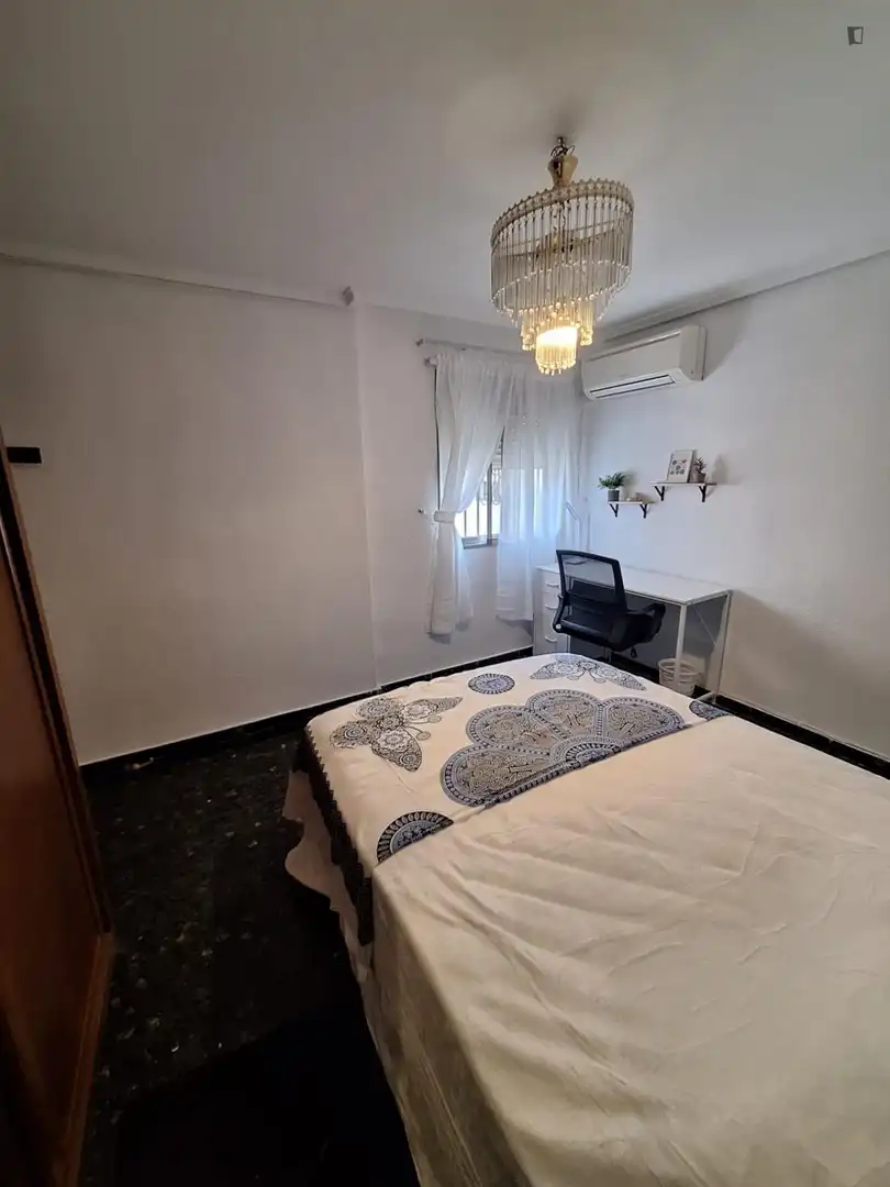 Habitación de Apartamento de alquiler en Moncada con Amueblado, Horno y Lavadora