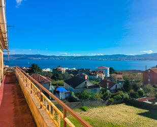 Vista exterior de Casa o xalet en venda en Cangas  amb Jardí privat, Parquet i Traster