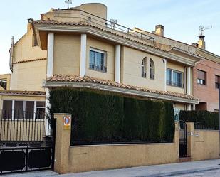 Vista exterior de Casa o xalet en venda en Almansa amb Aire condicionat, Calefacció i Jardí privat