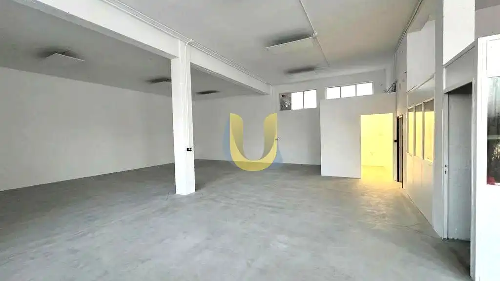Nau industrial en venda en Alcobendas