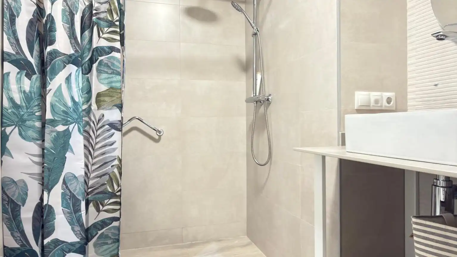Bathroom of Flat for sale in Castellón de la Plana / Castelló de la Plana  with Air Conditioner and Terrace