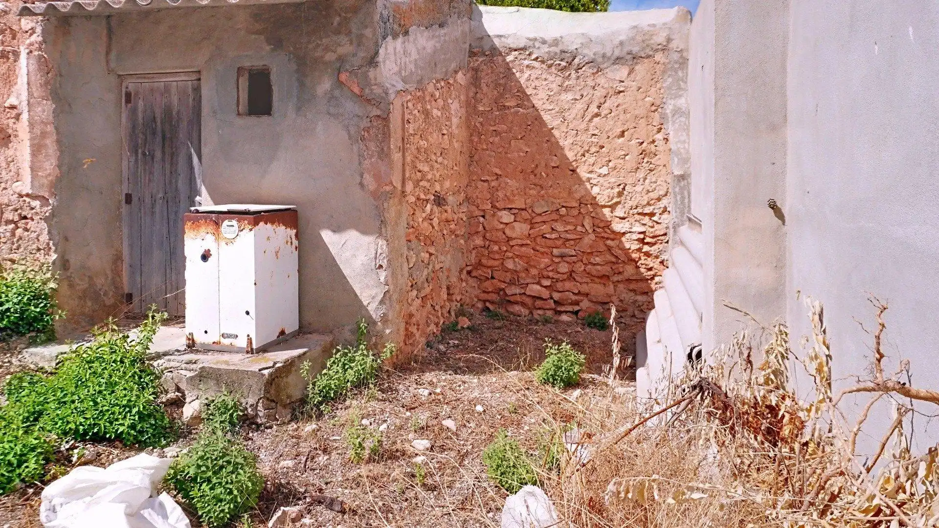 Vista exterior de Casa adosada en venda en Yecla amb Terrassa