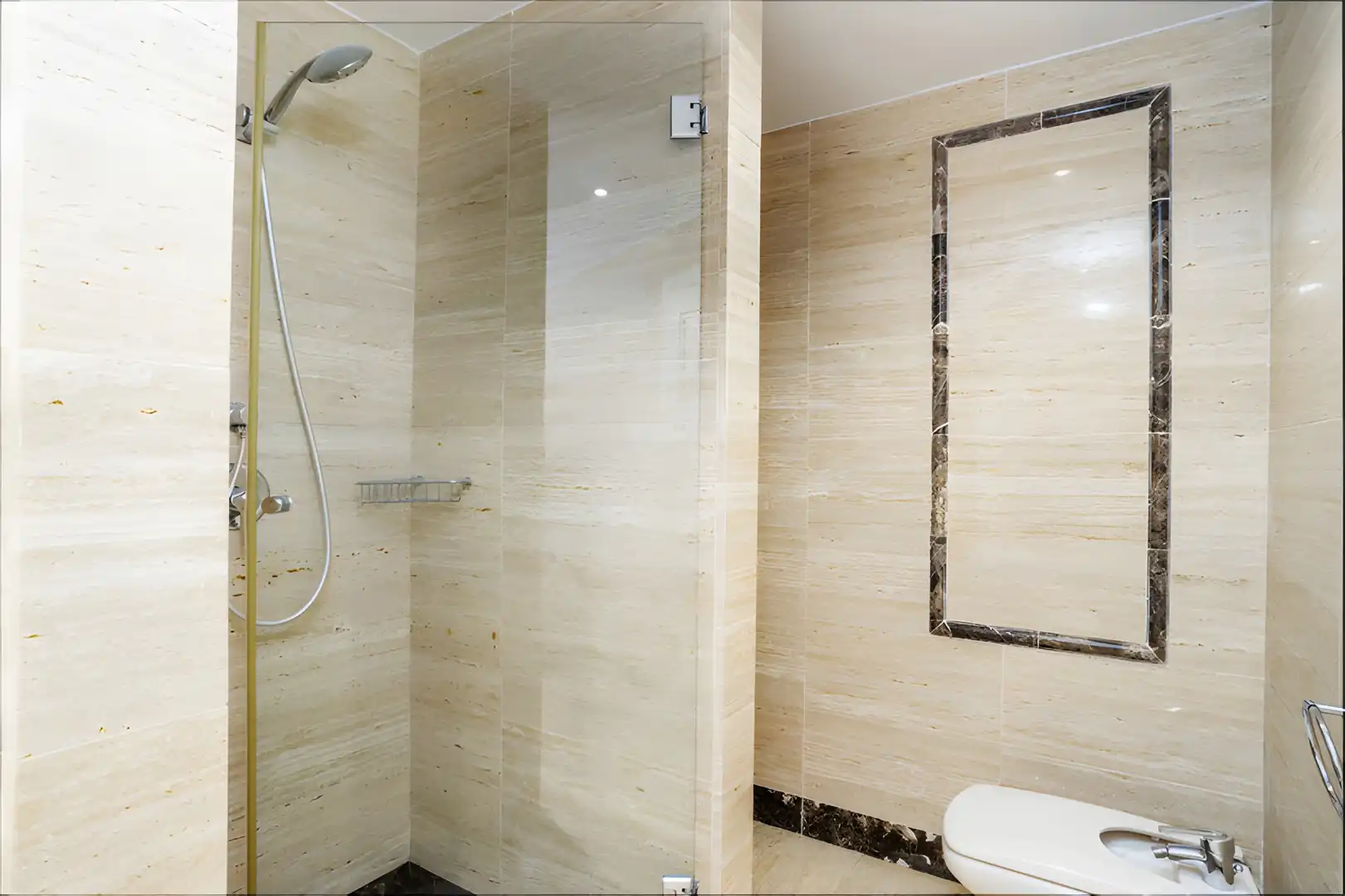 Baño de Apartamento en venta en Marbella con Aire acondicionado, Terraza y Piscina