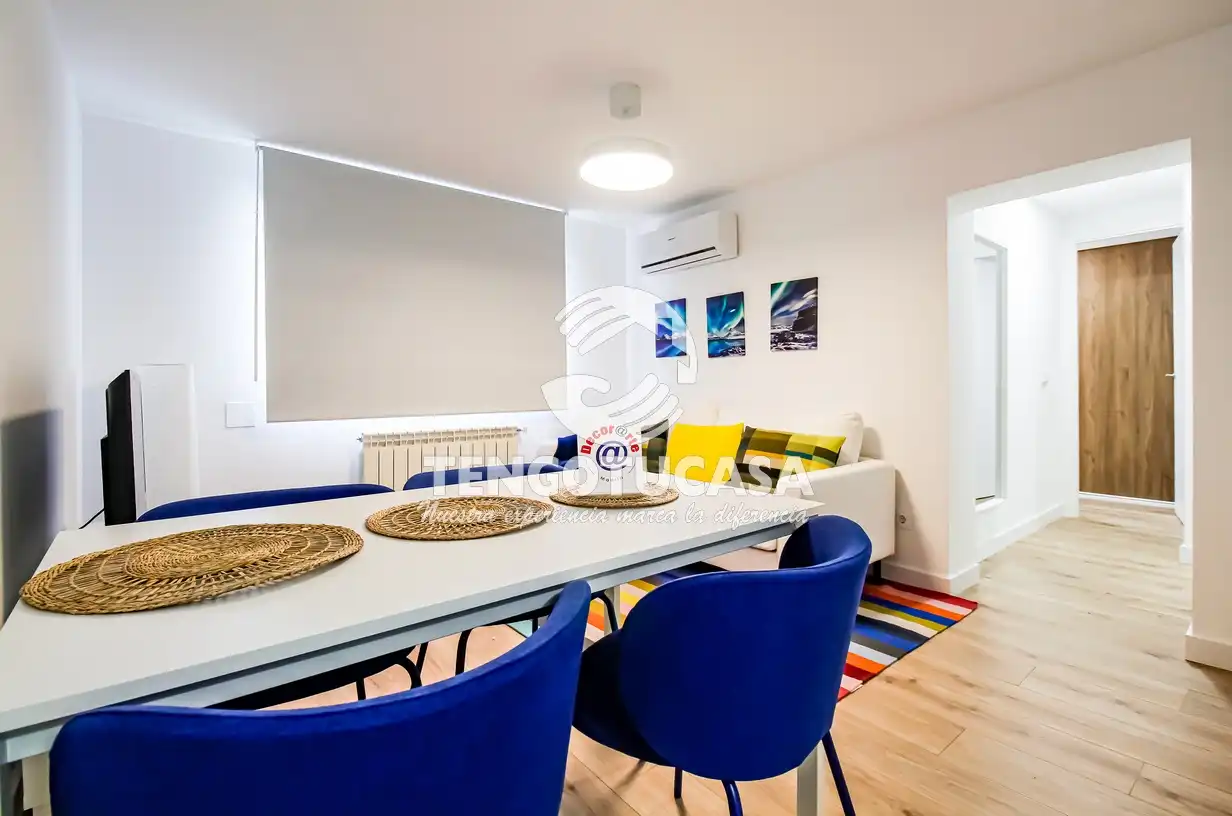 Living room of Flat for sale in  Madrid Capital  with Air Conditioner, Heating and Furnished