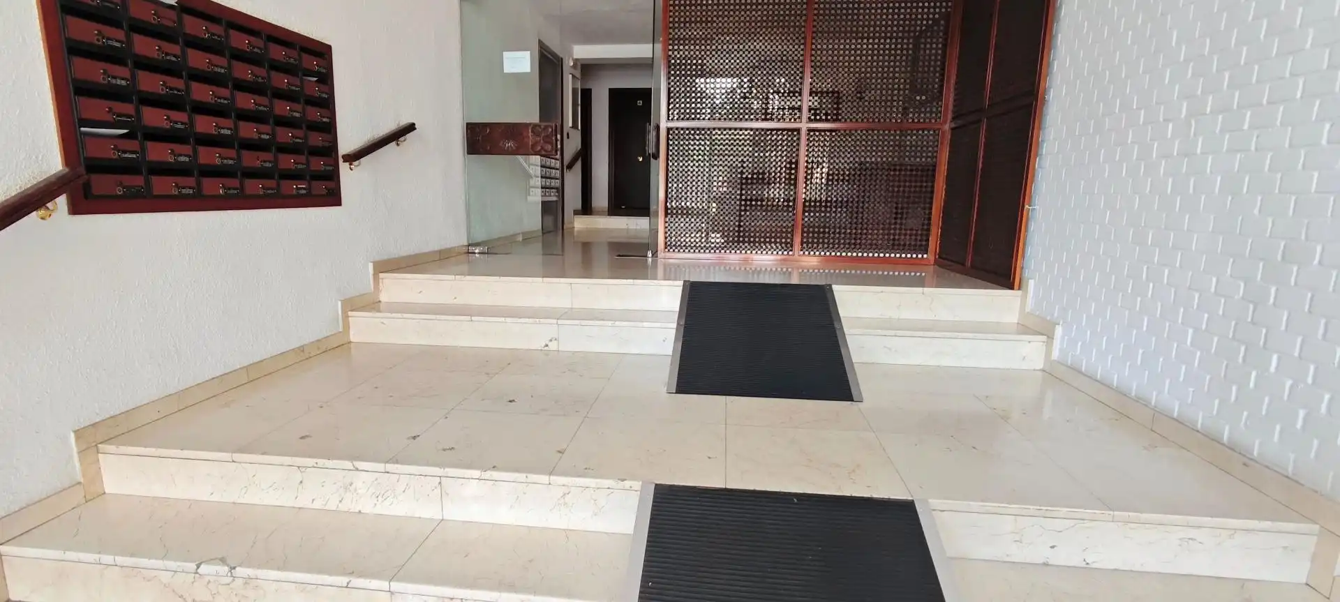Flat for rent in Madrid  with Air Conditioner, Heating and Furnished