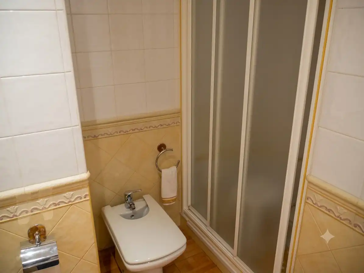 Bany de Casa adosada en venda en Sagunto / Sagunt amb Aire condicionat, Calefacció i Jardí privat