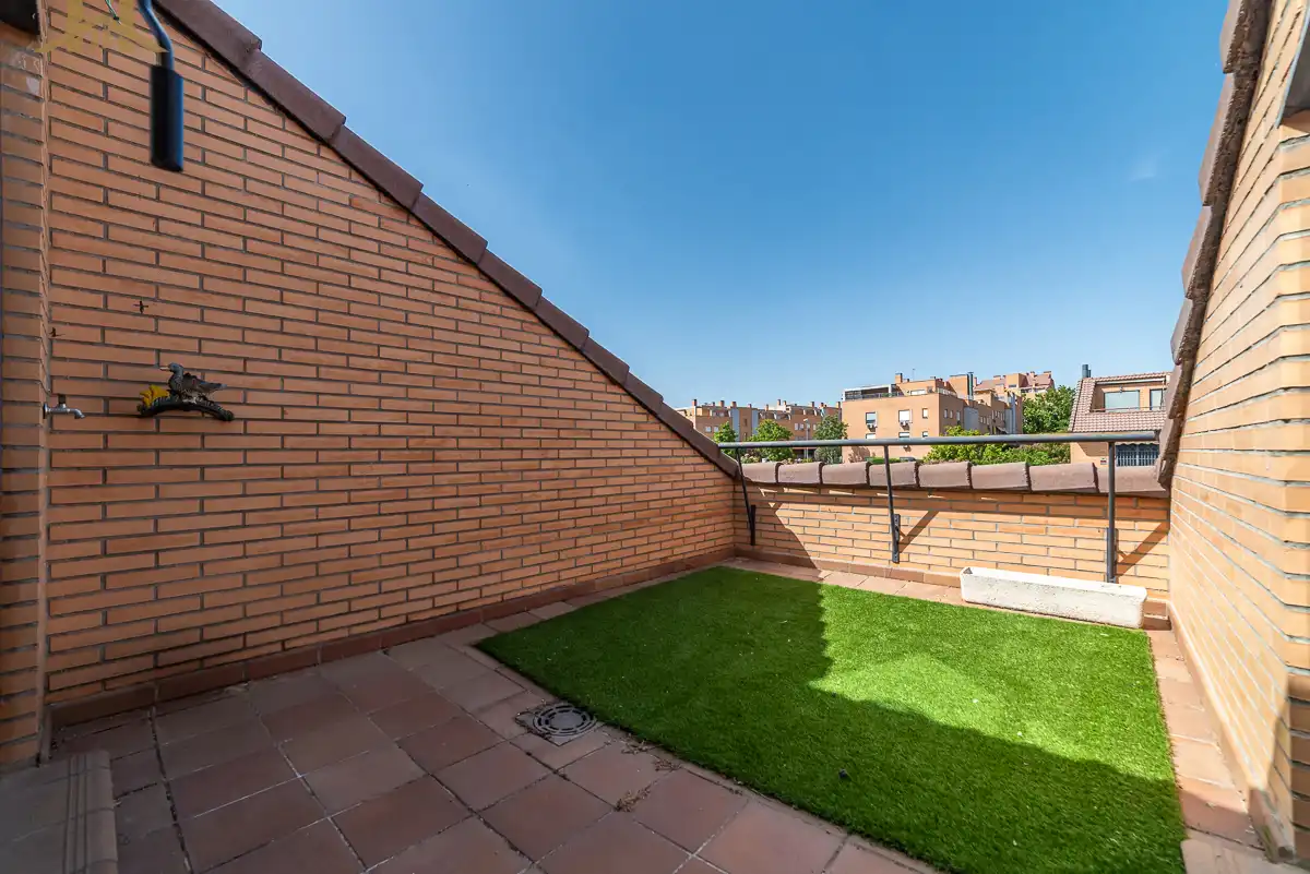 Terraza de Casa adosada en venta en Leganés con Aire acondicionado, Calefacción y Jardín privado
