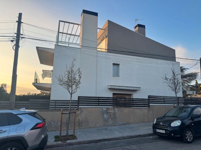 Vista exterior de Casa o xalet en venda en El Masnou amb Aire condicionat, Calefacció i Jardí privat