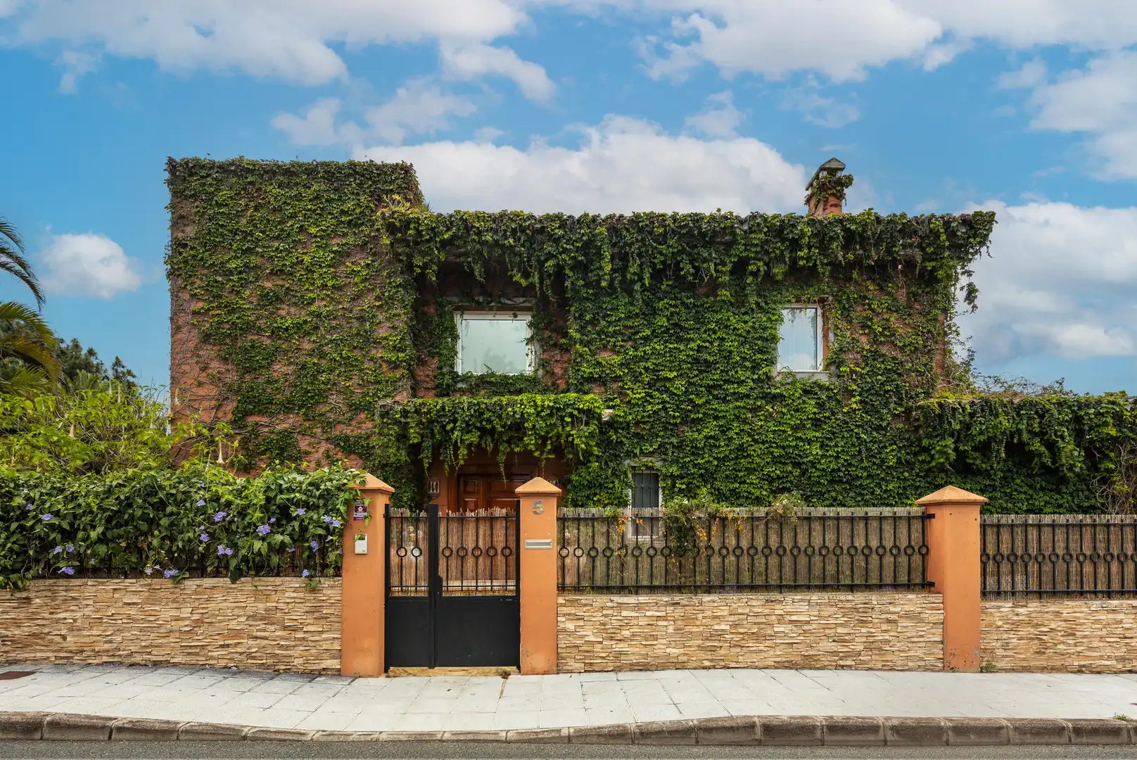 Vista exterior de Casa o chalet en venta en Las Palmas de Gran Canaria con Aire acondicionado, Calefacción y Jardín privado