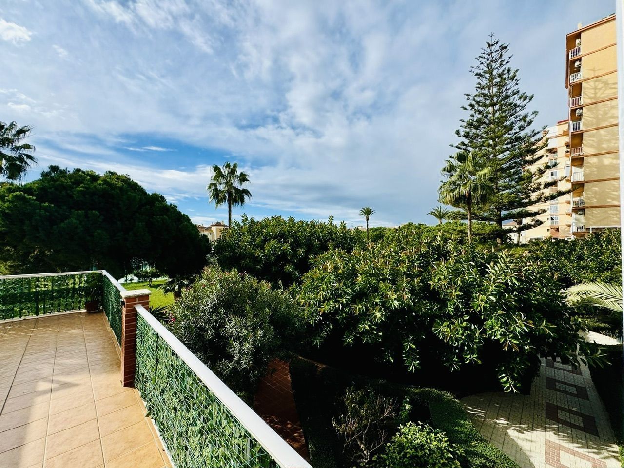 Jardín de Piso en venta en Torrox con Piscina comunitaria