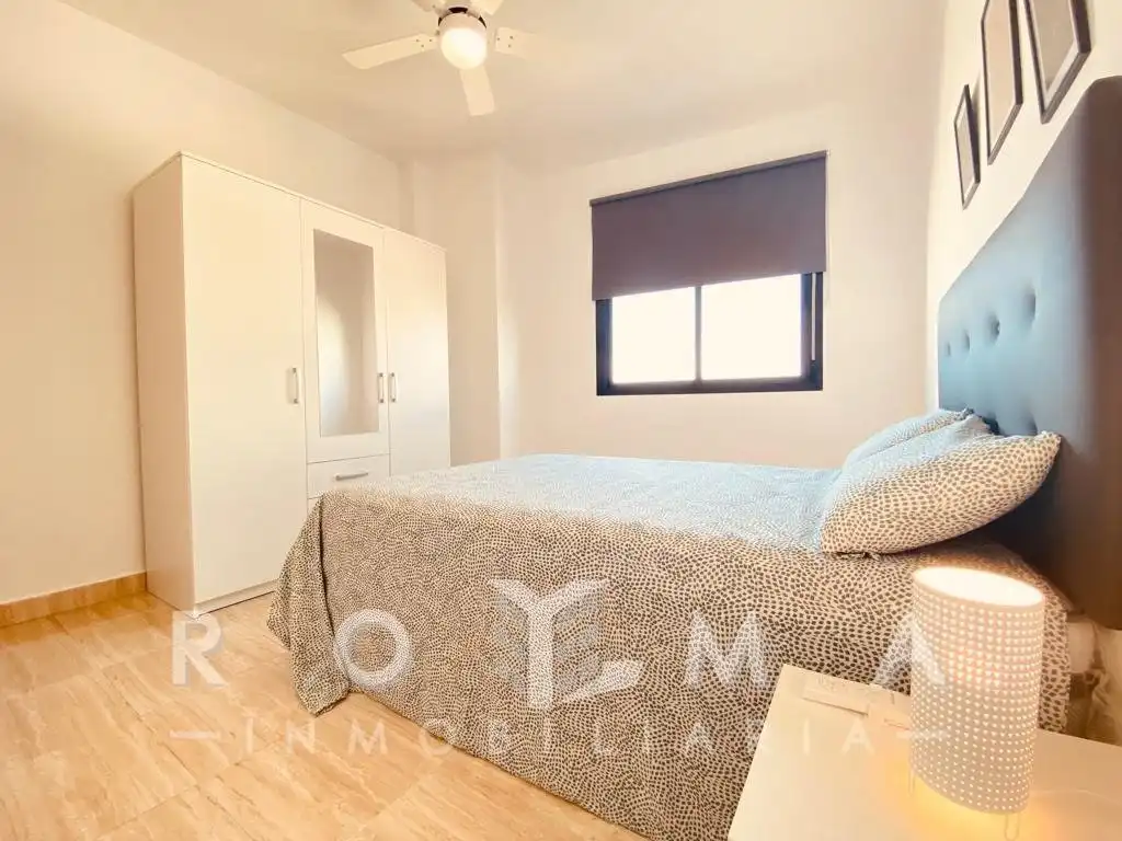 Schlafzimmer von Wohnung zur Miete in Dos Hermanas mit Klimaanlage, Abstellraum und Balkon