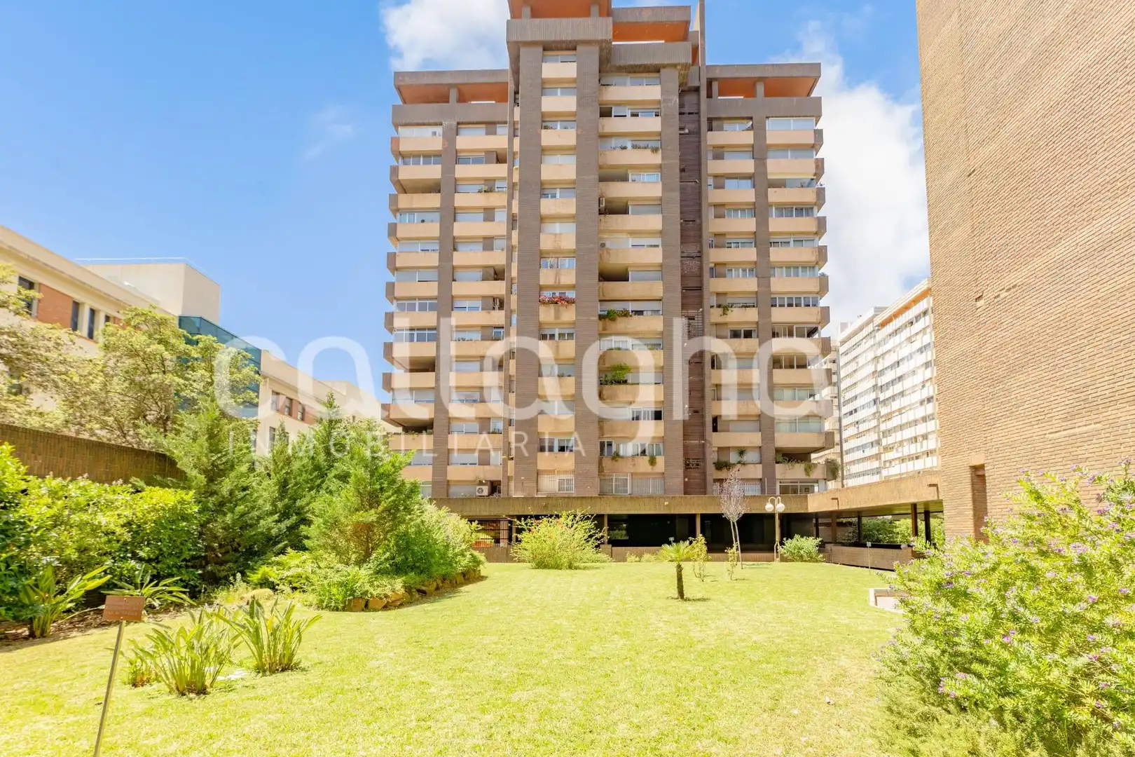Vista exterior de Pis en venda en Valencia amb Aire condicionat, Calefacció i Jardí privat