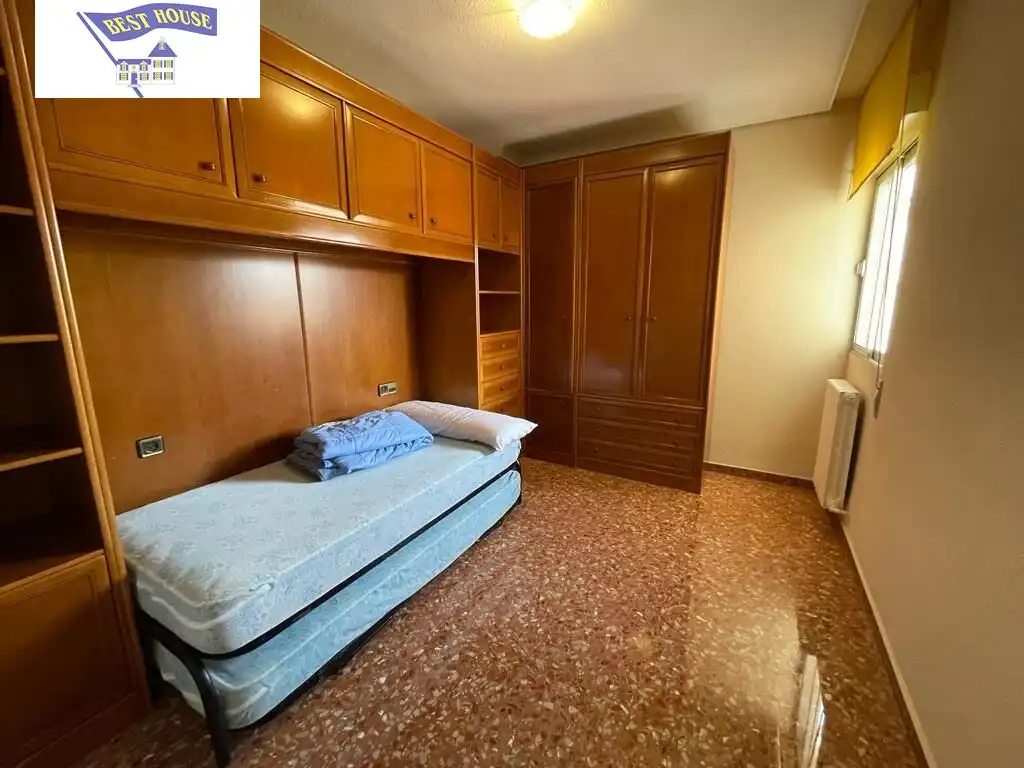 Wohnung zur Miete in Ensanche - Franciscanos