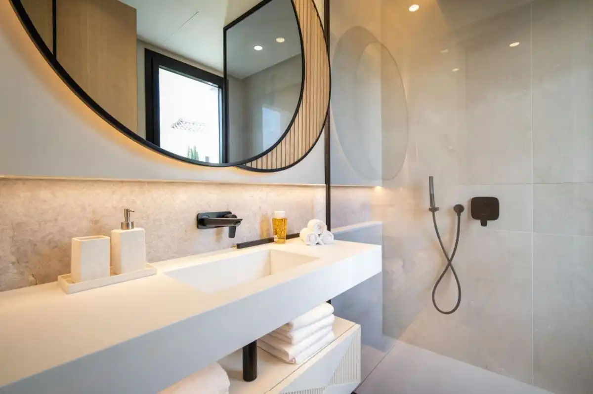 Baño de Casa o chalet en venta en Marbella con Aire acondicionado, Jardín privado y Terraza