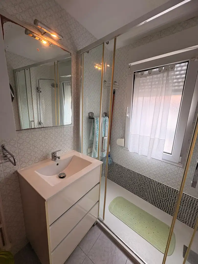 Bathroom of Flat for sale in Gijón   with Heating, Parquet flooring and Furnished