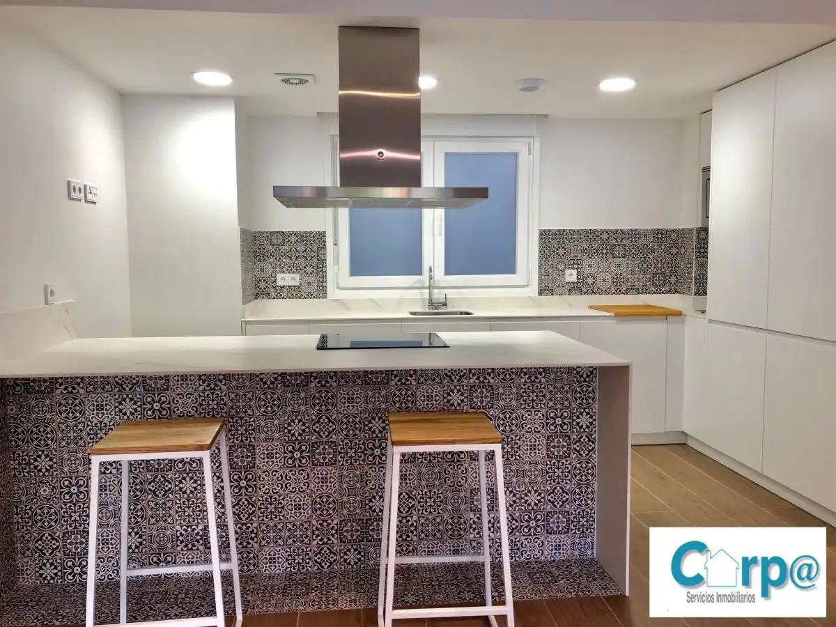 Cocina de Piso de alquiler en  Pamplona / Iruña con Calefacción, Terraza y Amueblado