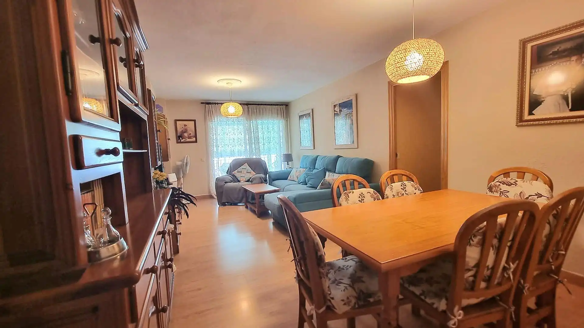 Sala d'estar de Pis en venda en Benalmádena amb Aire condicionat, Terrassa i Moblat