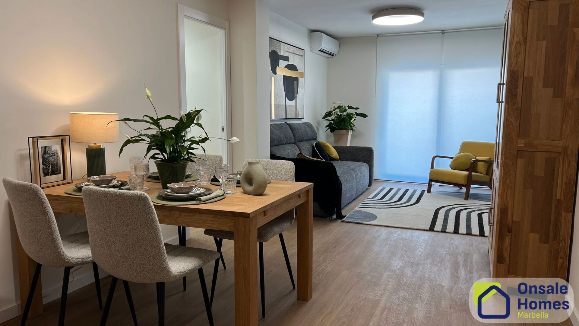 Living room of Flat for sale in Marbella  with Terrace and Furnished