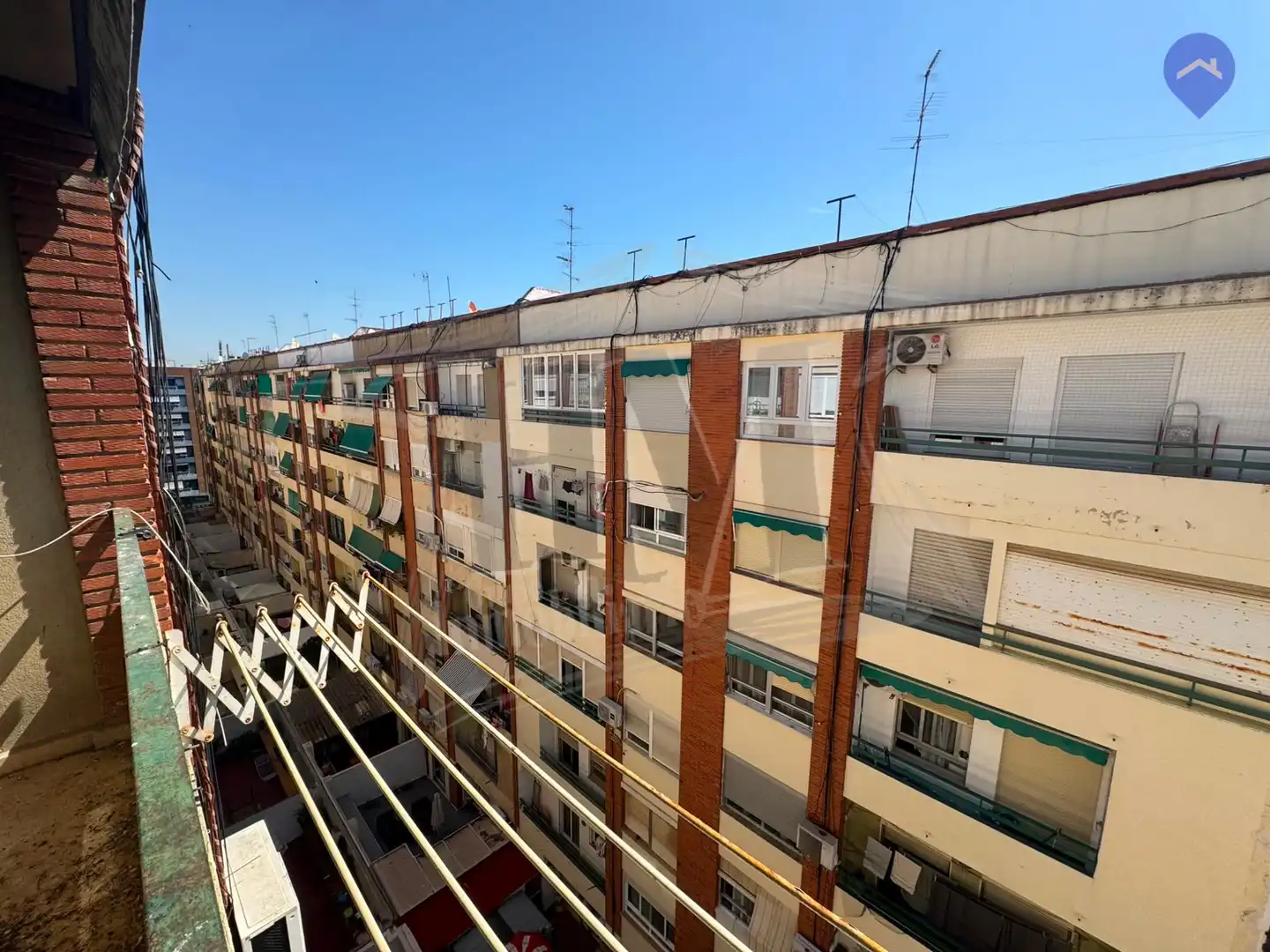 Vista exterior de Pis en venda en Valencia amb Aire condicionat, Terrassa i Alarma