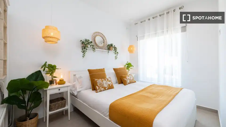 Dormitori de Apartament per a compartir en Rincón de la Victoria amb Aire condicionat, Terrassa i Moblat