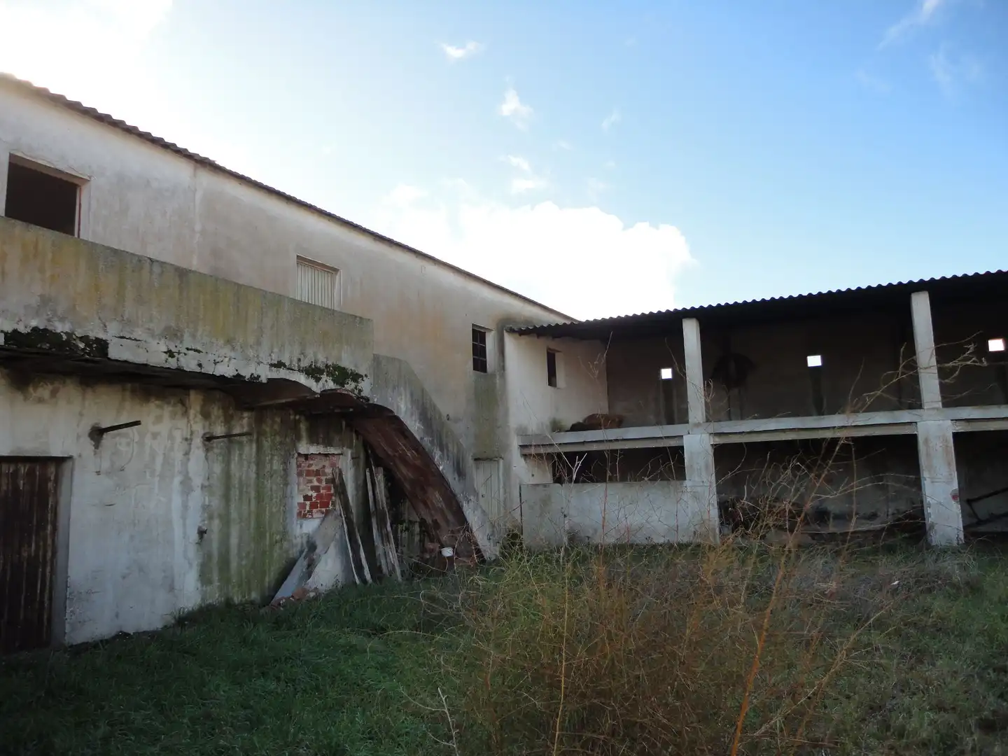 Vista exterior de Finca rústica en venda en Alcazarén amb Traster