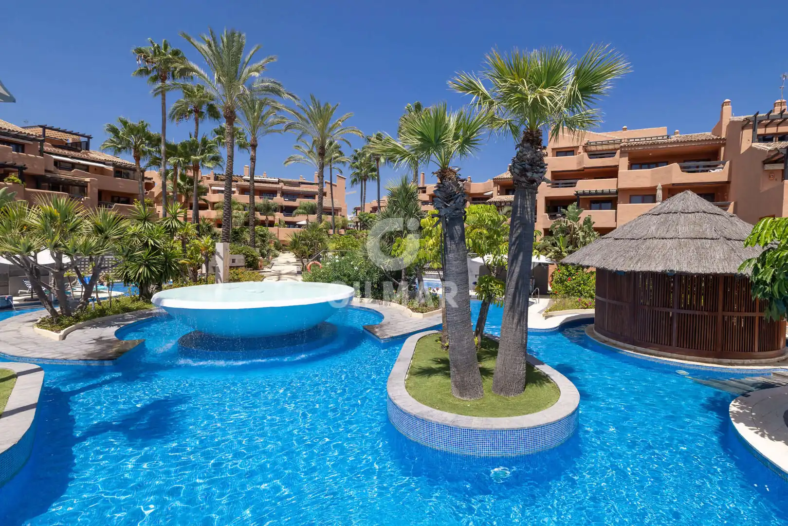 Piscina de Planta baja en venta en Estepona con Calefacción, Jardín privado y Trastero