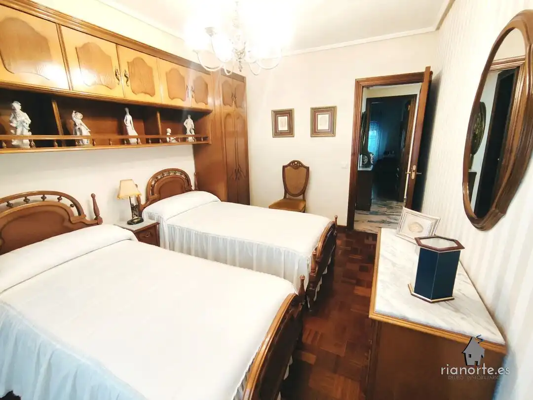 Dormitori de Pis en venda en San Martín del Rey Aurelio amb Calefacció i Moblat