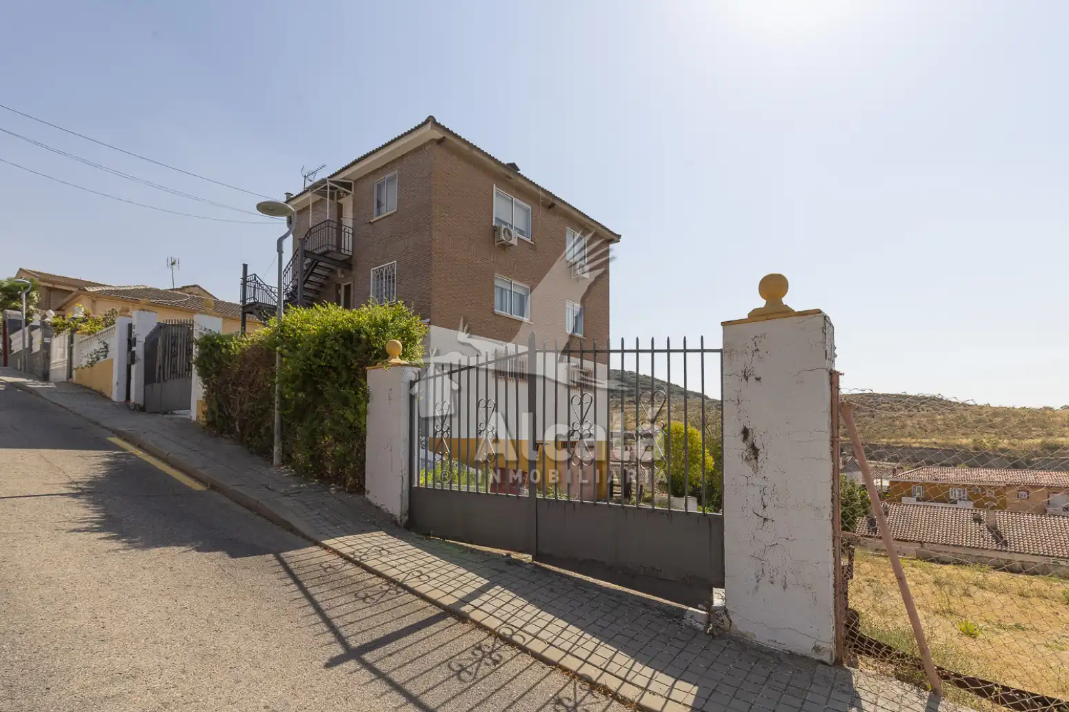 Vista exterior de Casa o xalet en venda en Villalbilla amb Aire condicionat, Calefacció i Jardí privat